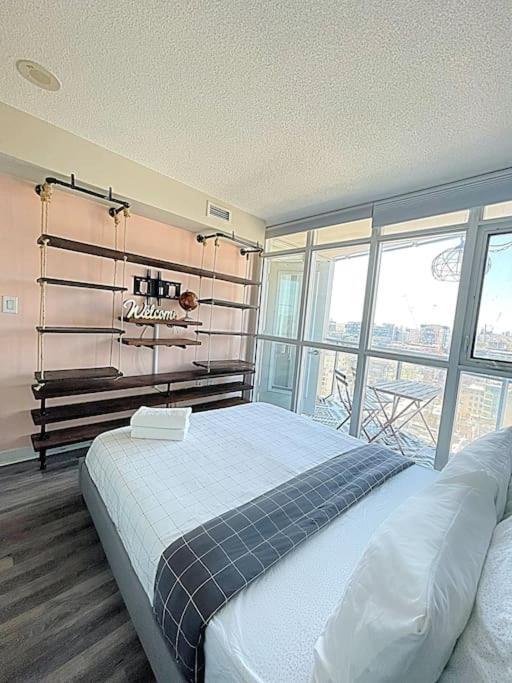 Upscale Downtown Toronto Condos By Cn Tower מראה חיצוני תמונה